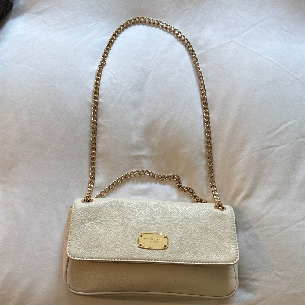 Michael Kors Ivory Shoulder Bag with Gold Chain - Picture 2 of 5